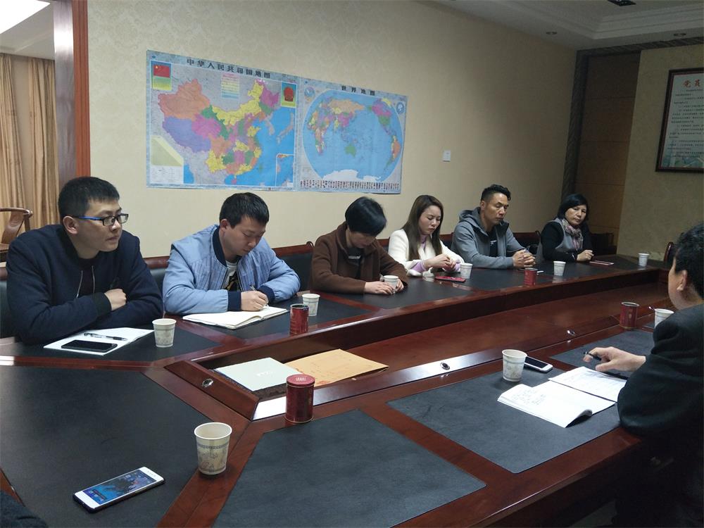 2018年3月26日在福建易順建筑工程有限公司會(huì)議室召開(kāi)松溪縣企業(yè)與企業(yè)家聯(lián)合會(huì)秘書(shū)處工作人員分工會(huì)
