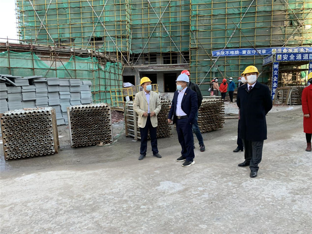 縣領導到文秀湖畔商住小區(qū)項目進行調研