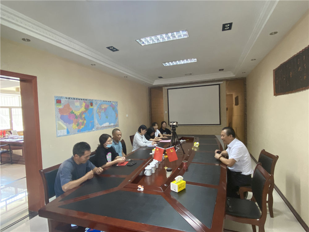 “關(guān)愛(ài)員工，情系學(xué)子”易順公司董事長(zhǎng)為員工子女發(fā)放助學(xué)金