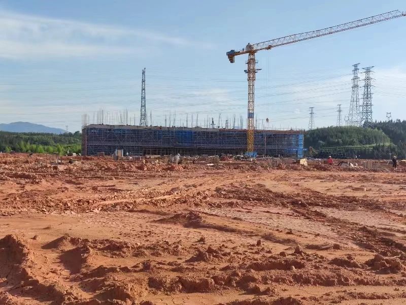 易順建工加速三和循環(huán)經(jīng)濟產(chǎn)業(yè)園建設(shè):標(biāo)準(zhǔn)化廠房雛形顯現(xiàn)